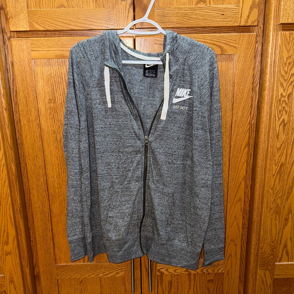 Nike Women’s Heather Gray Zip-Up